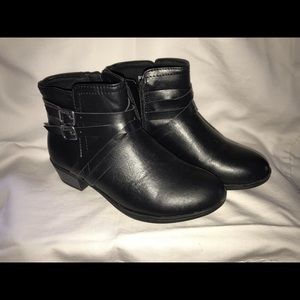 Girls Black Short Zip Ankle Boots Size 1